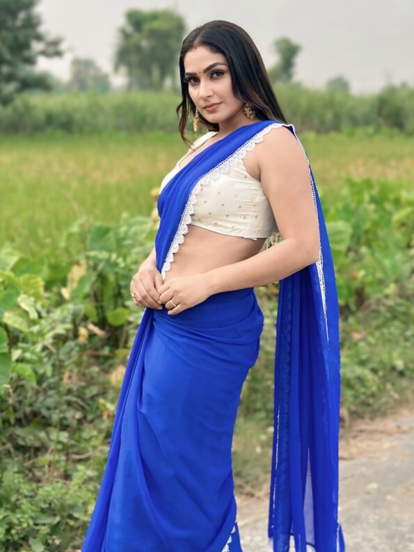 Georgette Saree with White Cotton Lace and Fancy Blouse - Image 3